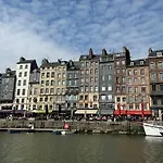 Les Calins D'honfleur 옹플뢰르